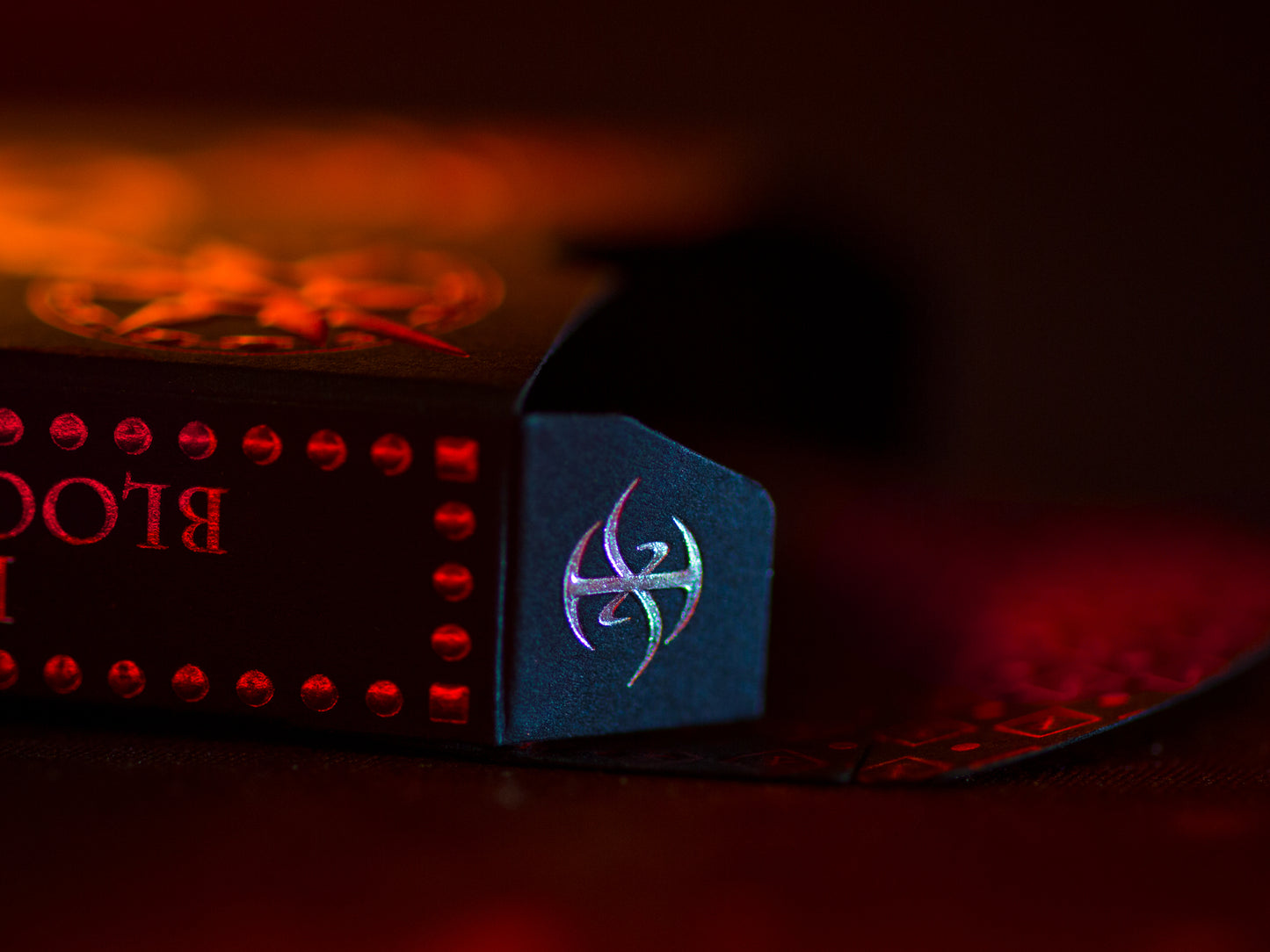 De'vo's Blades Blood Moon with Foil Box